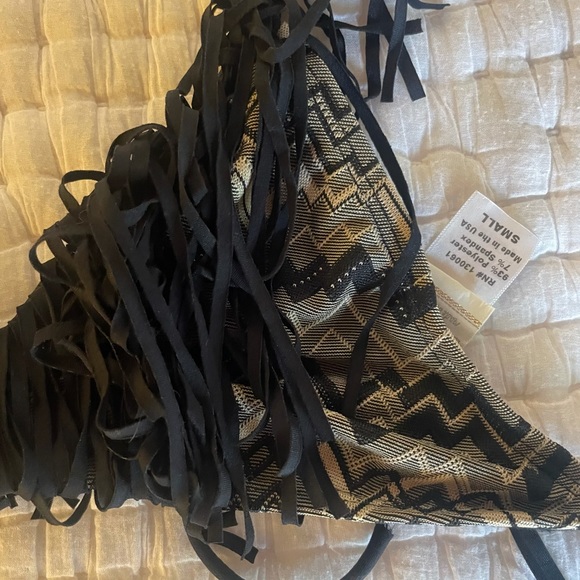 L space fringe top - Picture 2 of 4